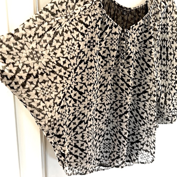 Willi Smith Butterfly Blouse - Picture 5 of 6